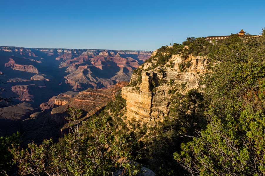 El Tovar overlooking canyon